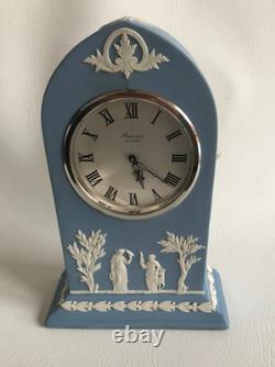 Horloge cathédrale bleue en jasperware Wedgwood, Baronet de Londres, en état de fonctionnement