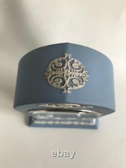 Horloge cathédrale bleue en jasperware Wedgwood, Baronet de Londres, en état de fonctionnement