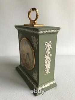 Horloge de cheminée Wedgwood Jasperware verte Baronet de Londres en état de fonctionnement