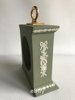Horloge de cheminée Wedgwood Jasperware verte Baronet de Londres en état de fonctionnement