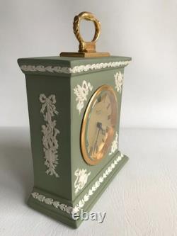 Horloge de cheminée Wedgwood Jasperware verte Baronet de Londres en état de fonctionnement