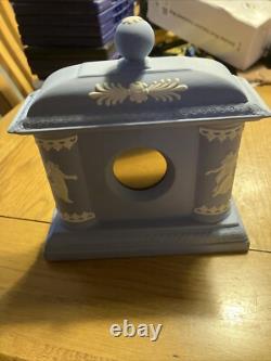 Horloge en jaspe Wedgwood bleue H16cm x L16cm fonctionne bien