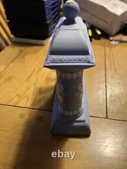 Horloge en jaspe Wedgwood bleue H16cm x L16cm fonctionne bien