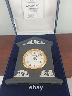 Horloge en jaspe noir basaltique Wedgwood, 13 cm de hauteur, neuve dans son emballage d'origine