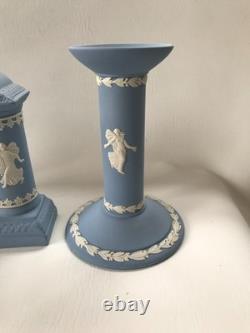 Horloge et candélabres en jaspe Wedgwood bleu 'Heures dansantes'