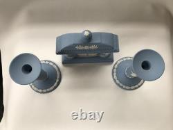 Horloge et candélabres en jaspe Wedgwood bleu 'Heures dansantes'