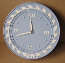 Horloge murale RARE en jaspe bleu Wedgwood avec grand acanthe