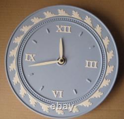 Horloge murale RARE en jaspe bleu Wedgwood avec grand acanthe