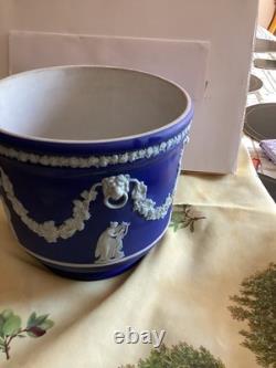 Jardinière / pot / vase en jaspe bleu foncé ancien Wedgwood Jardinière / pot / vase en jaspe bleu foncé ancien Wedgwood