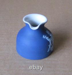 Jarretière MINIATURE en Jasperware COBALT BLUE de Wedgwood avec blason de WITHAM