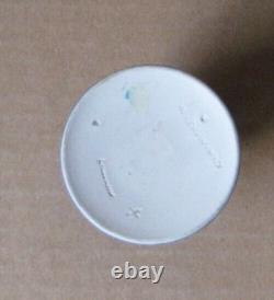 Jarretière MINIATURE en Jasperware COBALT BLUE de Wedgwood avec blason de WITHAM