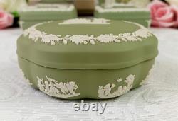 Jasperware Wedgwood (Couleur crème sur vert céladon)