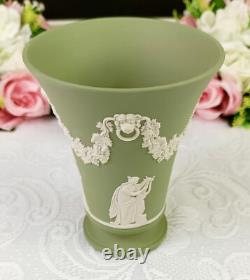 Jasperware Wedgwood (Couleur crème sur vert céladon)