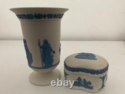 Jasperware bleu sur blanc