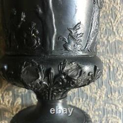 Joli 19ème Centime. Wedgwood Black Basalt Urn Ou Vase Avec Frise Classique