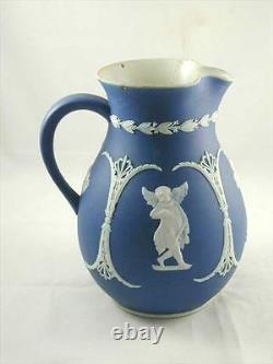 Joli pichet antique en jaspe Wedgwood décoré d'un chérubin ange