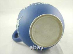 Joli pichet en jaspe Wedgwood antique décoré d'un chérubin ange