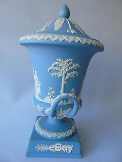 Large Wedgwood White Sur Pale Blue Jasperware Campana Urn Vase & Cover 12