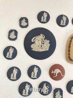 Lot de 19 camées en jaspe Wedgwood