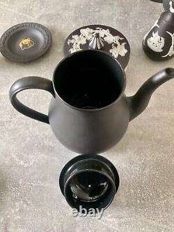 Lot de 8 pièces de collection en jaspe Wedgwood blanc sur noir Jasperware