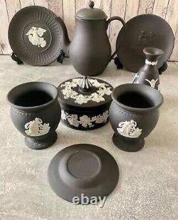 Lot de 8 pièces de collection en jaspe Wedgwood blanc sur noir Jasperware