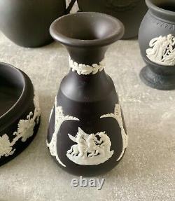 Lot de 8 pièces de collection en jaspe Wedgwood blanc sur noir Jasperware