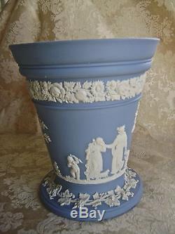 Lovely Very Large Wedgwood Pale Blue Jasperware Vase Arcadian Avec Insert De Grenouille