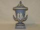Magnifique Grande Urne Vase En Porcelaine Bleu Wedgwood Jasperware Décor Antique