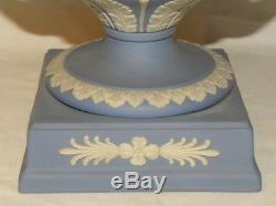 Magnifique Grande Urne Vase En Porcelaine Bleu Wedgwood Jasperware Décor Antique