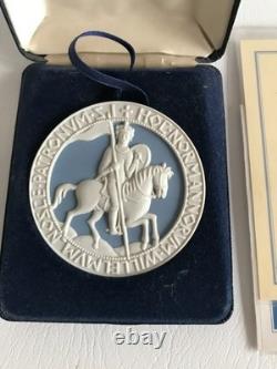 Medaille Bleue Wedgwood Jasper Ware Anniversaire du Livre du Jugement Dernier N° 227