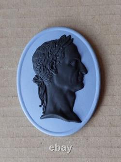 Medaille CAESAR en Jasperware BLEU & NOIR de Wedgwood