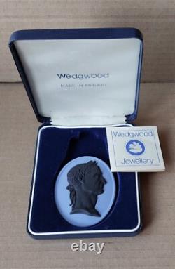 Medaille CAESAR en Jasperware BLEU & NOIR de Wedgwood