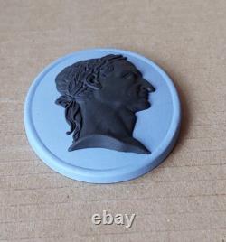 Medaille CAESAR en Jasperware BLEU & NOIR de Wedgwood