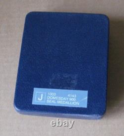 Médaillon Doomsday en Jasperware bleu Wedgwood Édition limitée