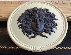 Médaillon rond en jaspe jaune Wedgwood très rare tête de Méduse exquis
