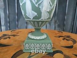 Miniature Wedgwood Green Jasperware Heures De Danse Bacchus Têtes Urn Vase C. 1867