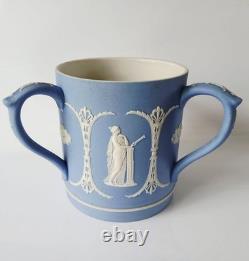 Mug antique à dip classique en jaspe bleu Wedgwood à trois poignées, aimant les muses.