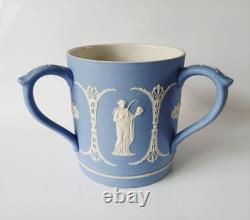 Mug antique à dip classique en jaspe bleu Wedgwood à trois poignées, aimant les muses.
