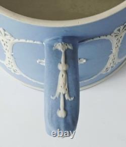 Mug antique à dip classique en jaspe bleu Wedgwood à trois poignées, aimant les muses.