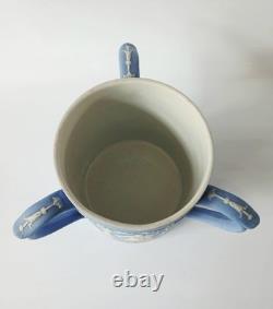 Mug antique à dip classique en jaspe bleu Wedgwood à trois poignées, aimant les muses.