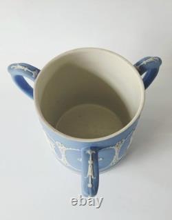 Mug antique à dip classique en jaspe bleu Wedgwood à trois poignées, aimant les muses.