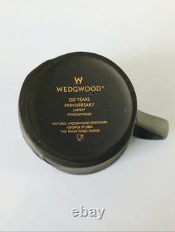 Mug en jasperware basalt noir Wedgwood avec cheval effrayé