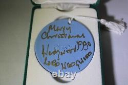 Ornement de Noël bleu/blanc Wedgwood 1990 en jaspe signé par Lord Wedgewood