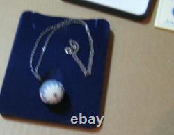 PENDENTIF COLLIER EN JASPERWARE BLEU WEDGWOOD ET ARGENT HEURES DANSANTES EN FORME D'OEUF GOUTTE D'EAU