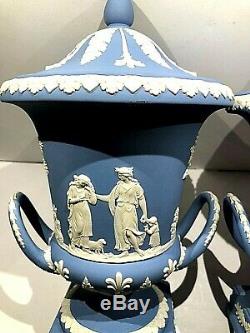 Paire (2) Wedgwood Bleu Jasperware 11,75 Urne Sacrifice Vase Figures Nouveau