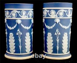 Paire Antique 19th Century Wedgwood Dark Blue Dip Jasperware Spill Vases