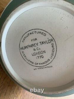 Paire De Carafes Antiques Wedgwood Sage Green Jasperware Pour Humphrey & Taylor