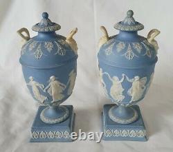Paire Très Rare De Wedgwood Précoce De Vases Jasper D'inspiration Classique