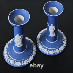 Paire de chandeliers néoclassiques antique Wedgwood Jasperware trempés bleu cobalt