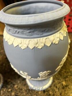 Paire de vases abondants en jaspe Wedgwood